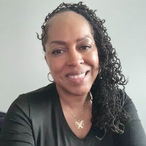 Meet your Posher, Lakeia